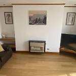 Lovely One Bedroom Flat In Aberdeen City Center And Ideal For Ari
